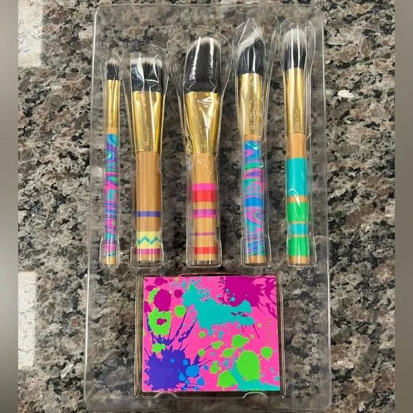 Limited Edition Tarte #remixnatural Color Collection Eyeshadow + Brush Set